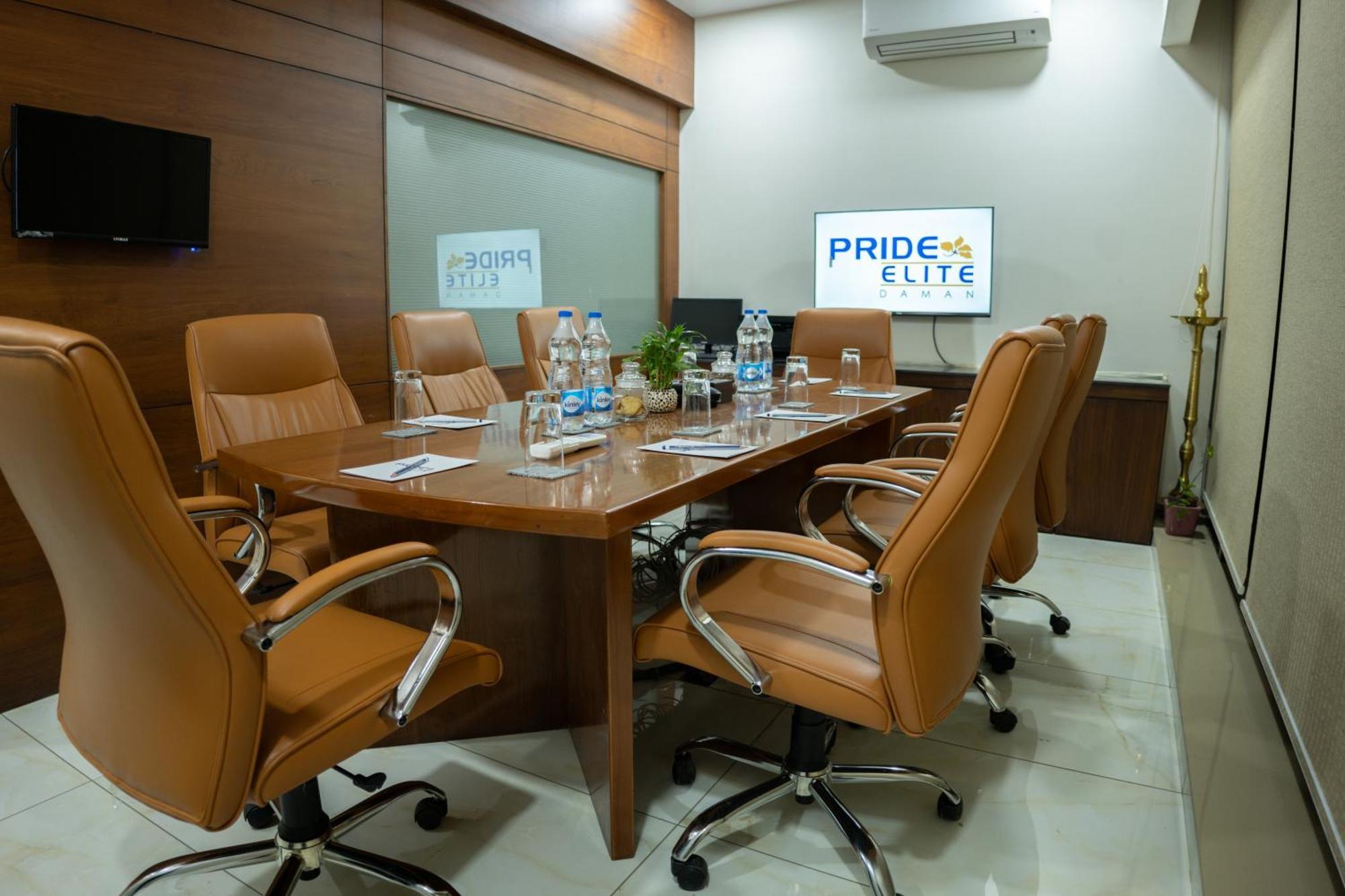 Pride Elite, Daman Hotel Luaran gambar