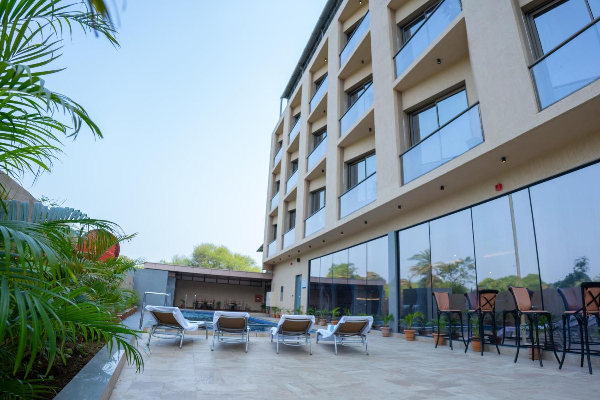 Pride Elite, Daman Hotel Luaran gambar