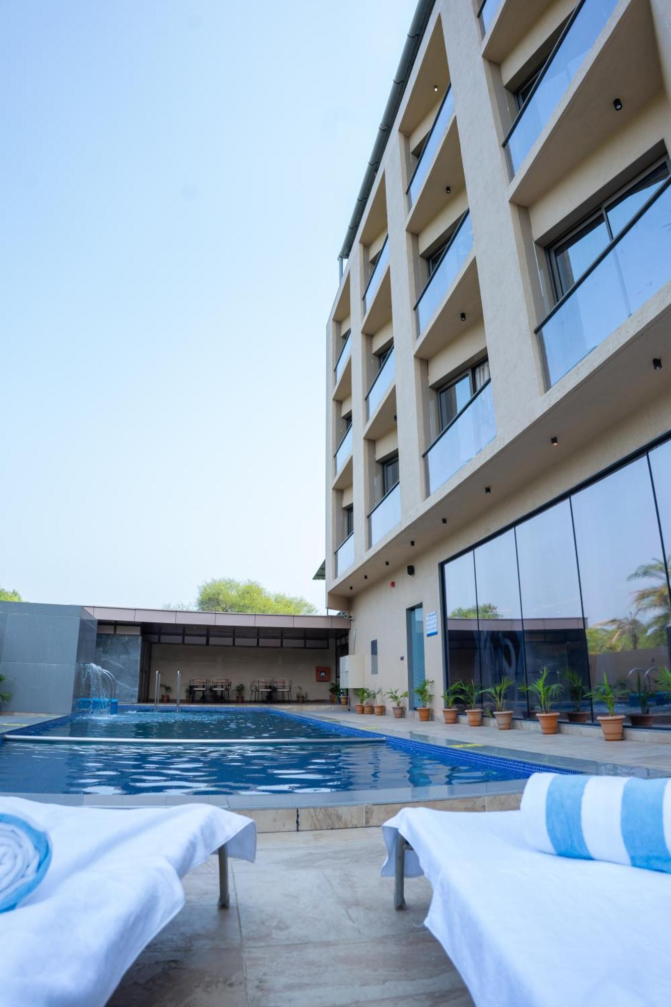 Pride Elite, Daman Hotel Luaran gambar